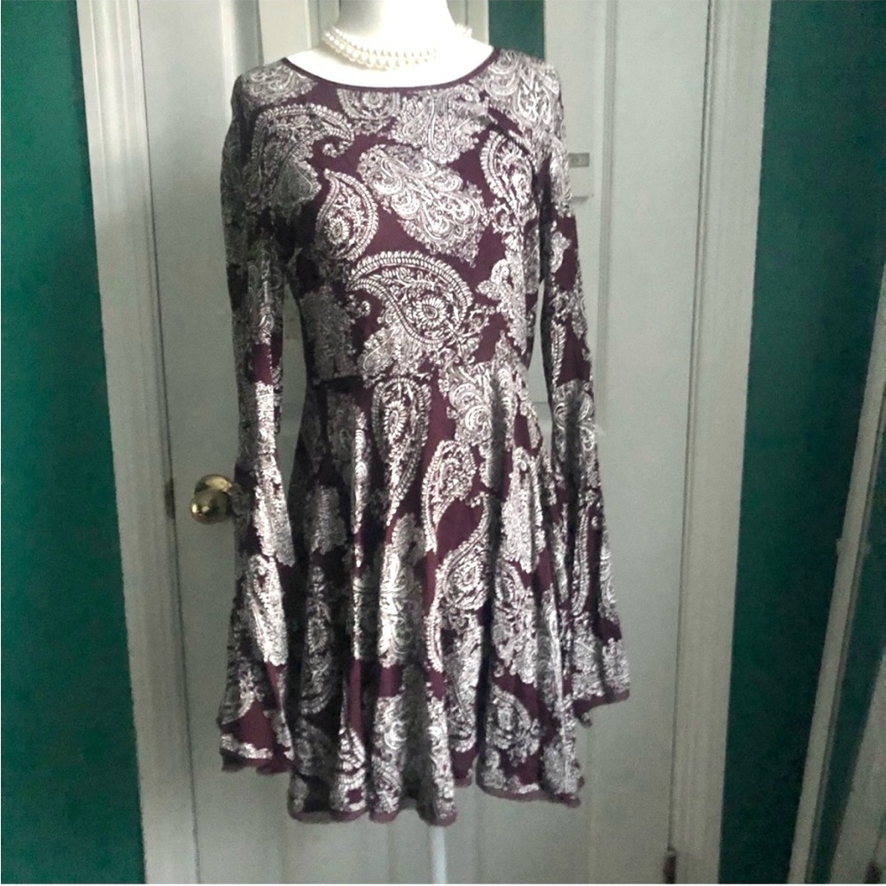 Urban Outfitters Ecote Sascha Bell Sleeve Paisley Burgandy Dress 6 NWT